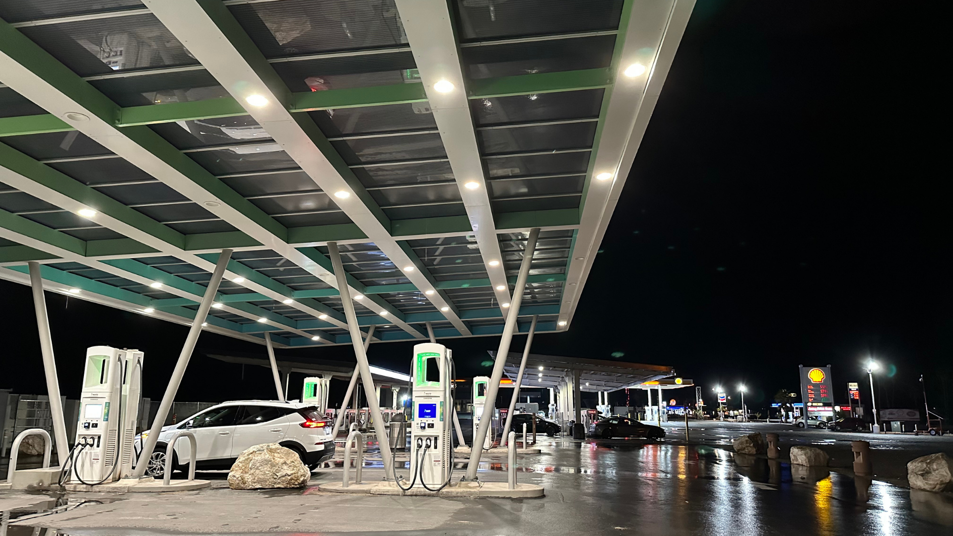 EV充電技術の革新：急速充電とワイヤレス充電がもたらす未来